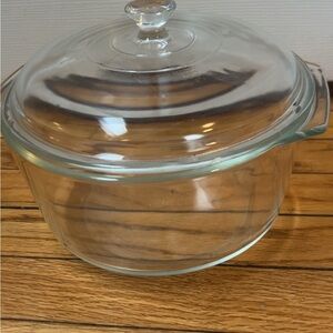 Vintage Pyrex casserole bowl